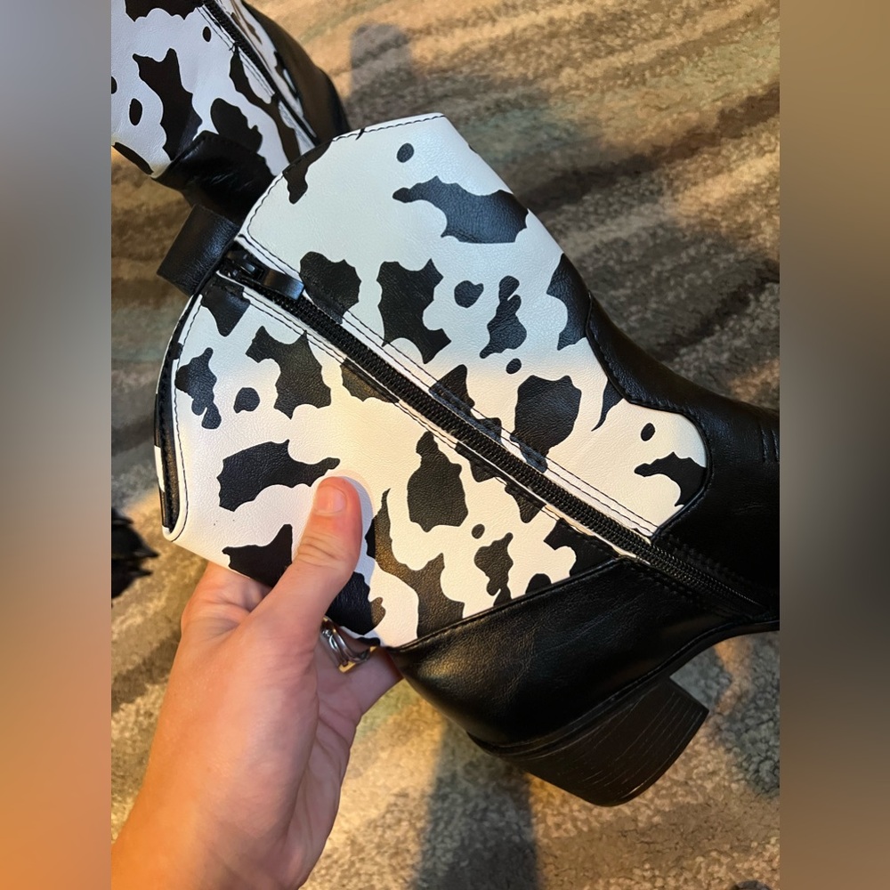 Black Cow print Cowboy boots size 9